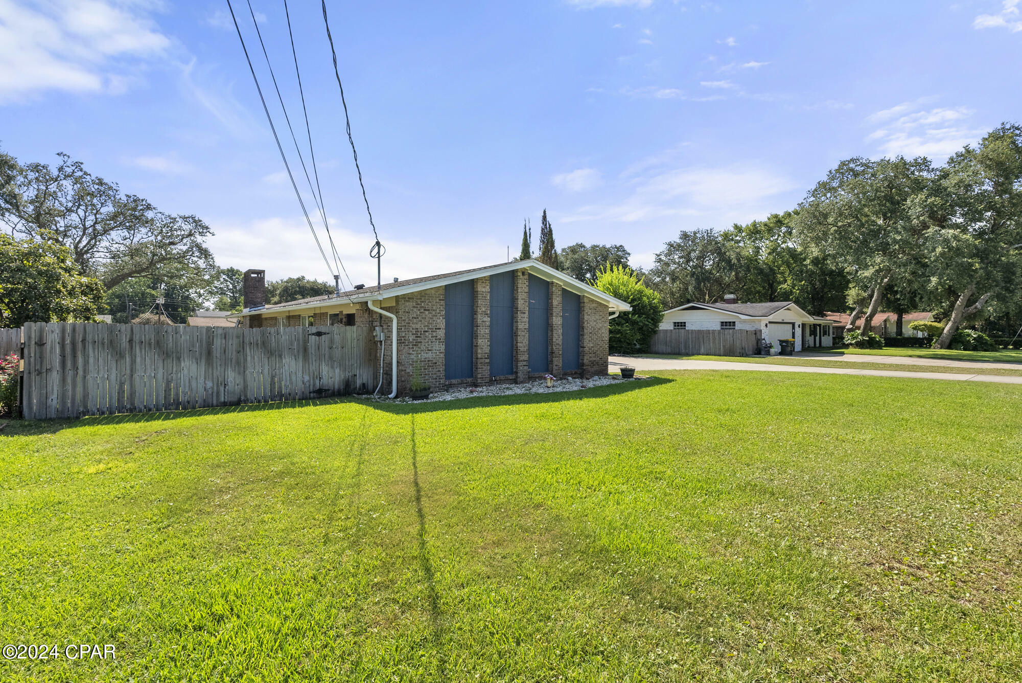 Property Photo:  618 NE Country Club Avenue  FL 32547 