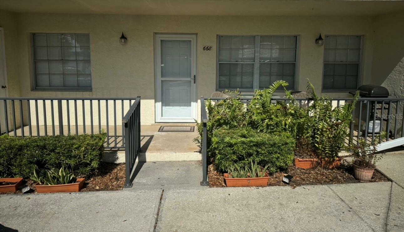 Property Photo:  668 W Osceola Street 102  FL 34711 