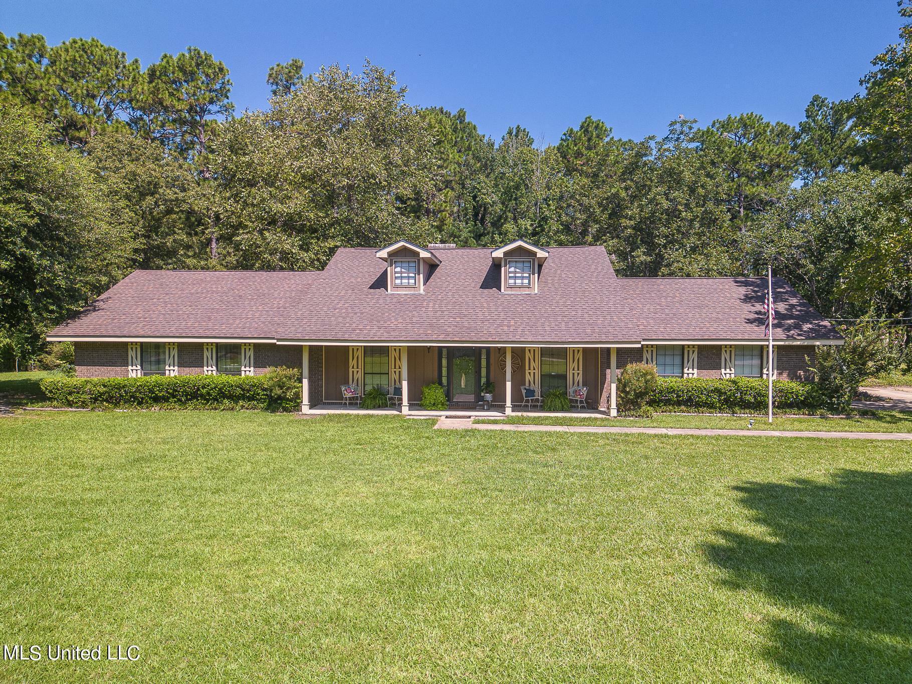 Property Photo:  469 Fruitland Park Road  MS 39577 