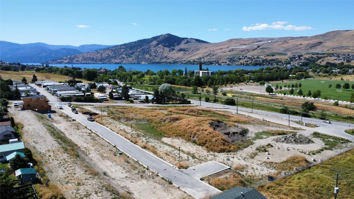 Property Photo:  6758 Okanagan Avenue 8  BC V1H 1M2 