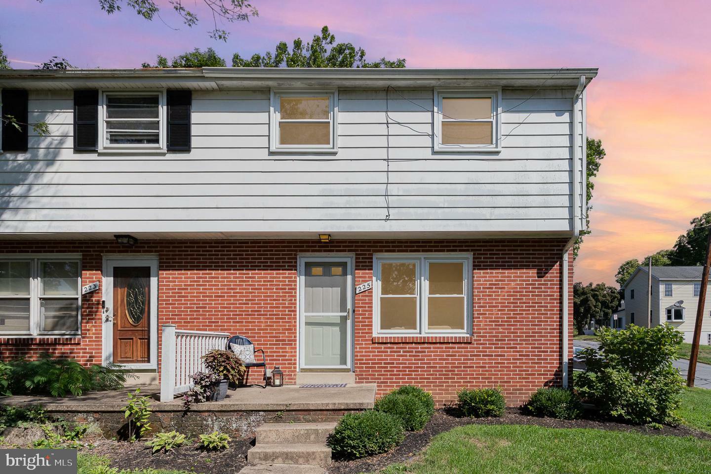 Property Photo:  225 E Cottage Avenue  PA 17551 