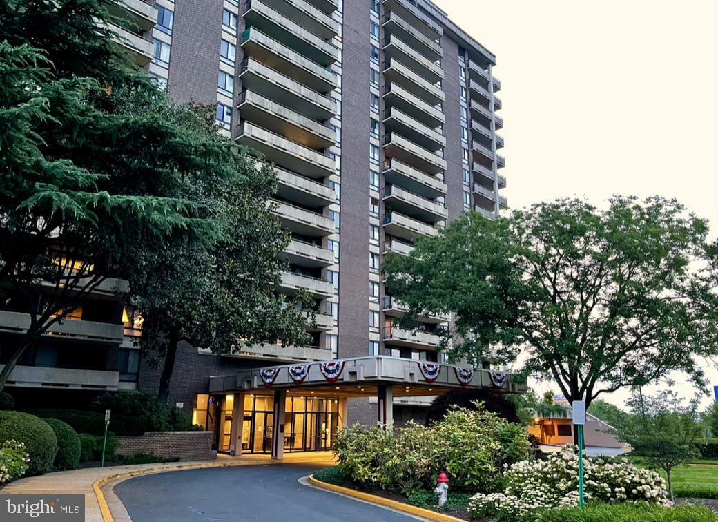 Property Photo: 1800 Old Meadow Road 609 VA 22102