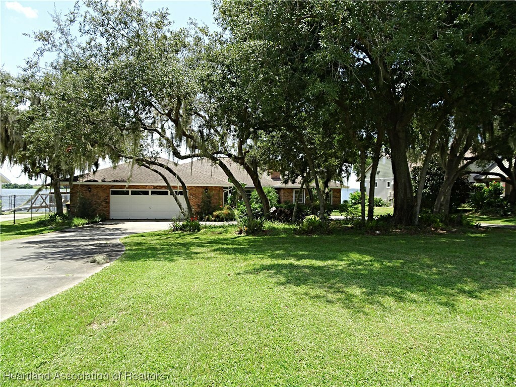 Property Photo:  204 Lake June Road  FL 33852 