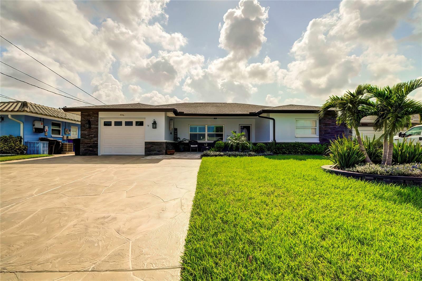 Property Photo:  4946 Bonito Drive  FL 34652 