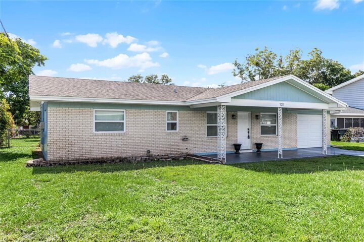 Property Photo:  121 Hawthorne Road  FL 33884 