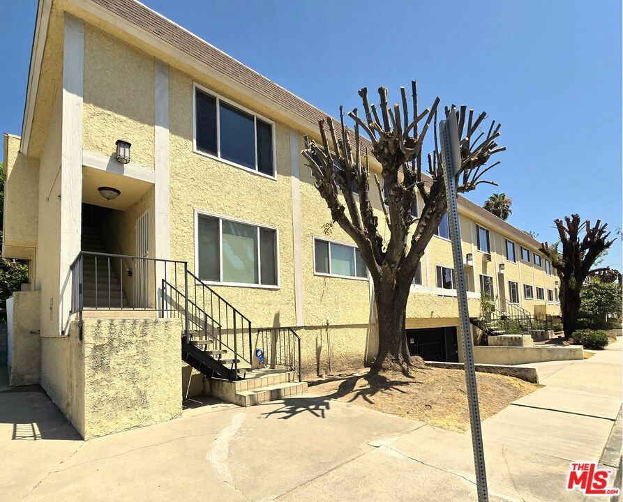 Property Photo:  4405 Matilija Avenue 11  CA 91423 