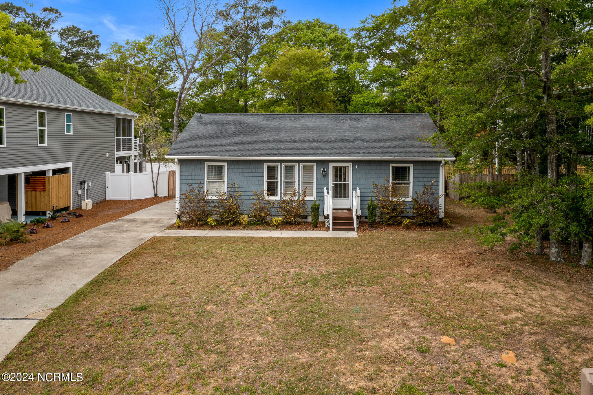 Property Photo:  113 SE 12th Street  NC 28465 