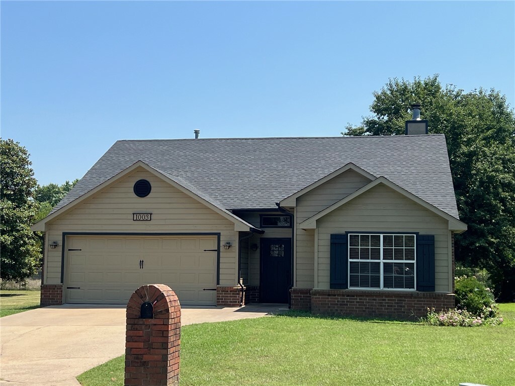 Property Photo:  1003 Willow Court  AR 72761 