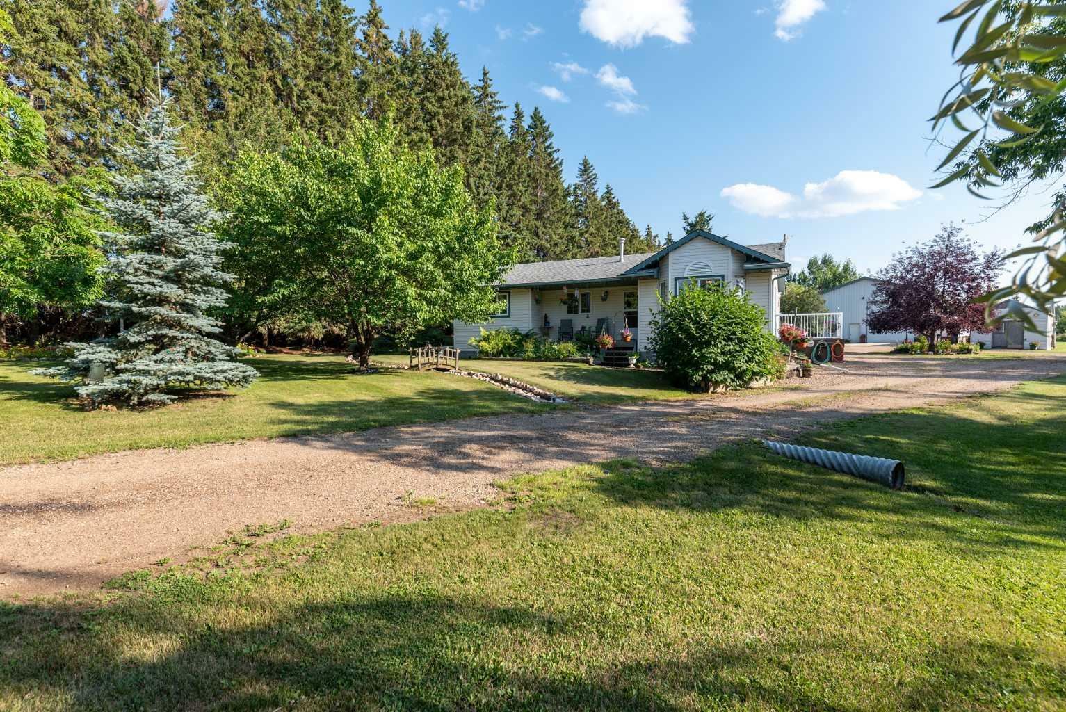 Property Photo:  493084 Range Road 25  AB T9V 0X9 