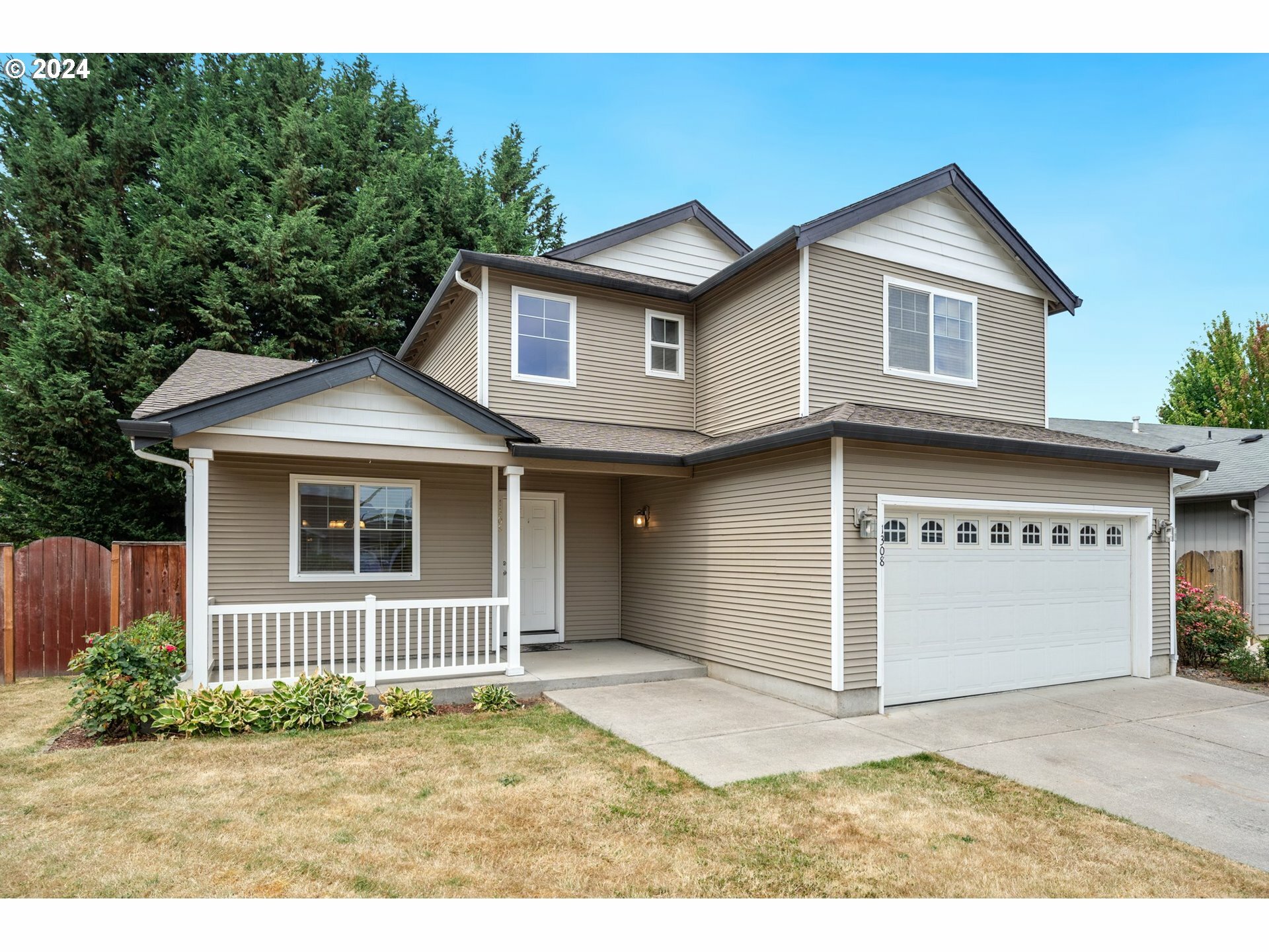 Property Photo:  1308 NW 15th Ct  WA 98604 