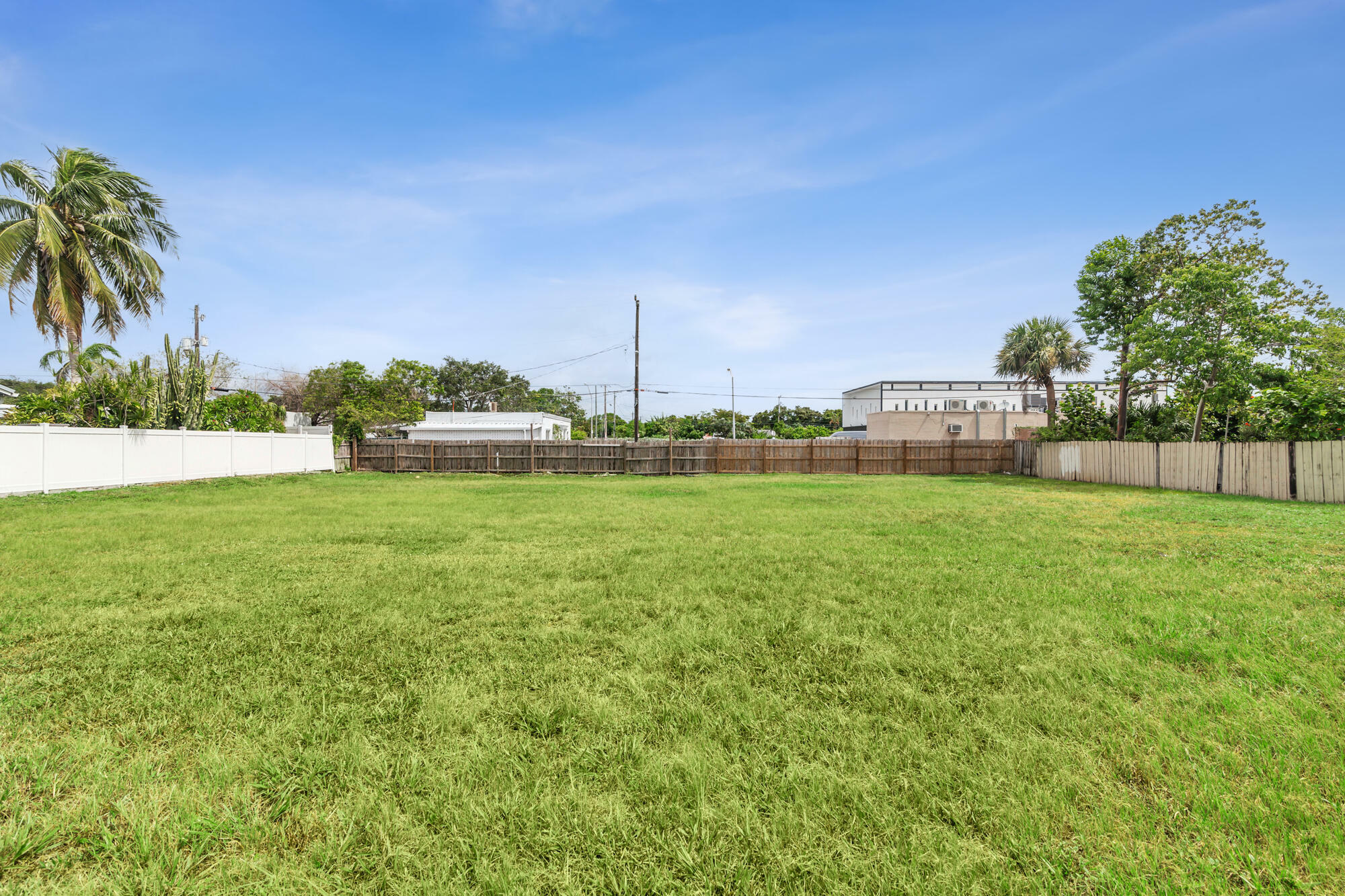 Property Photo:  945 Ortega Road  FL 33405 