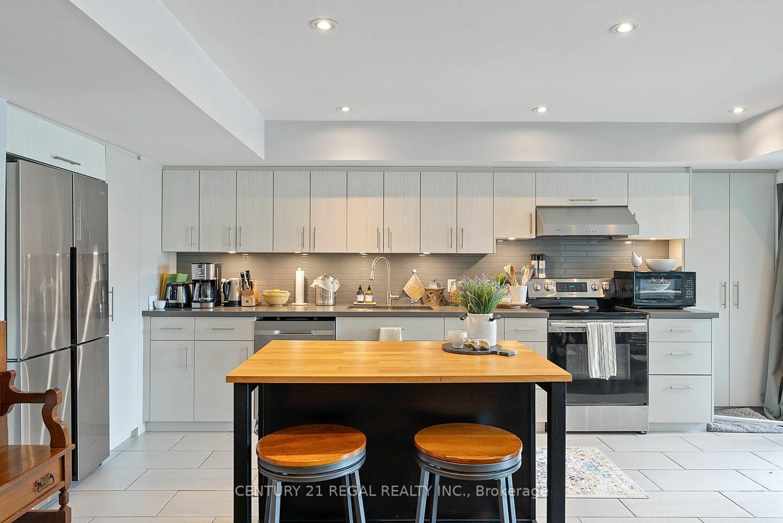 Property Photo:  2504 Lakeshore Blvd W  ON M8V 1E1 