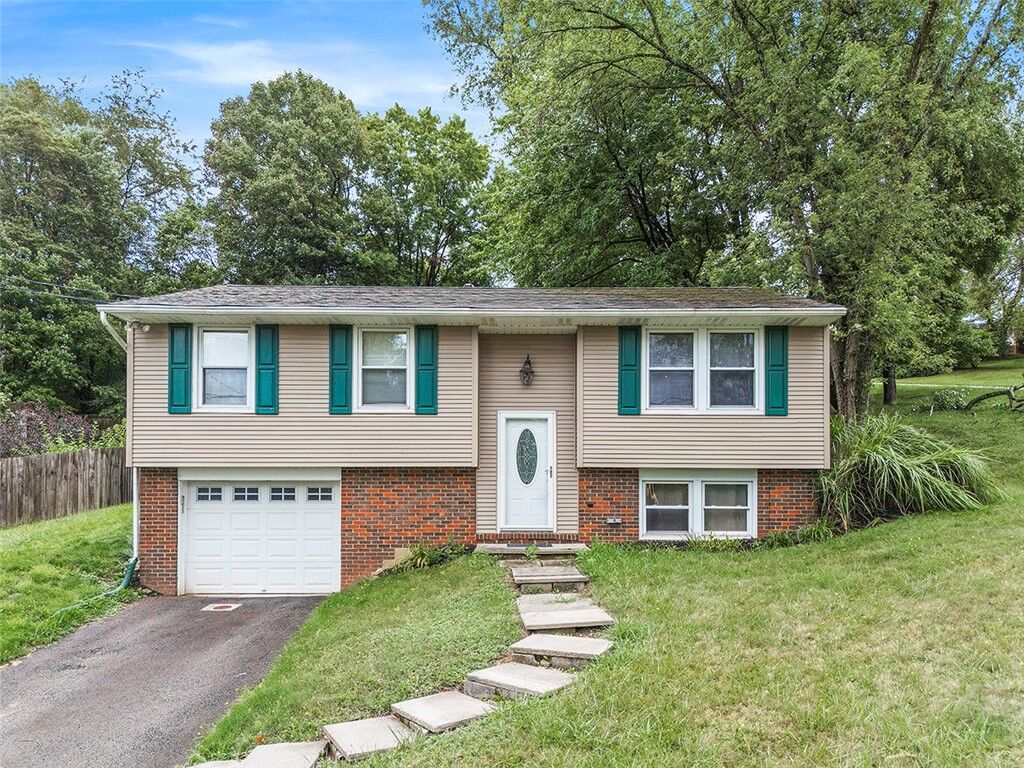 Property Photo:  200 Oak St  PA 15665 