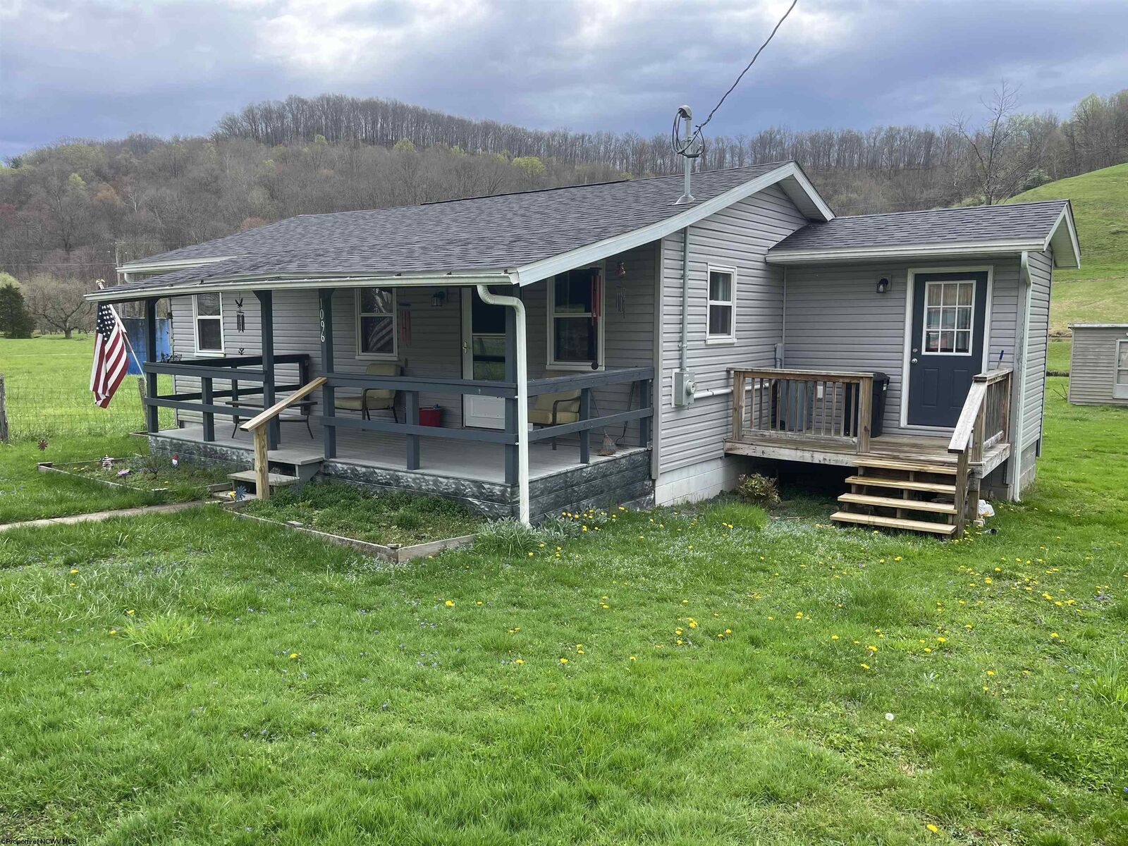 Photo de la propriété:  1096 Smith Run Road  WV 26452 