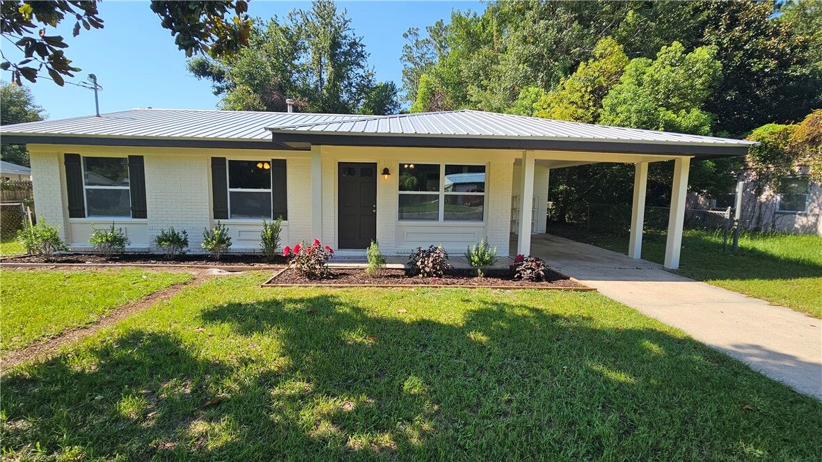 Property Photo:  122 Saxon Street  GA 31525 