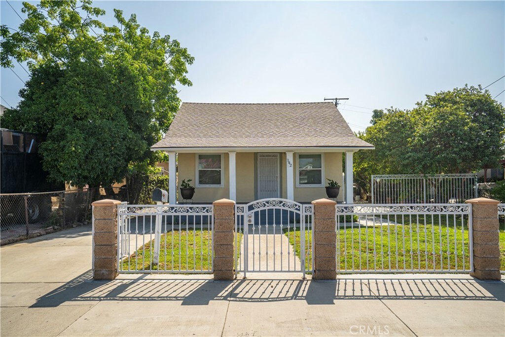 Property Photo:  142 S Townsend Avenue  CA 90063 