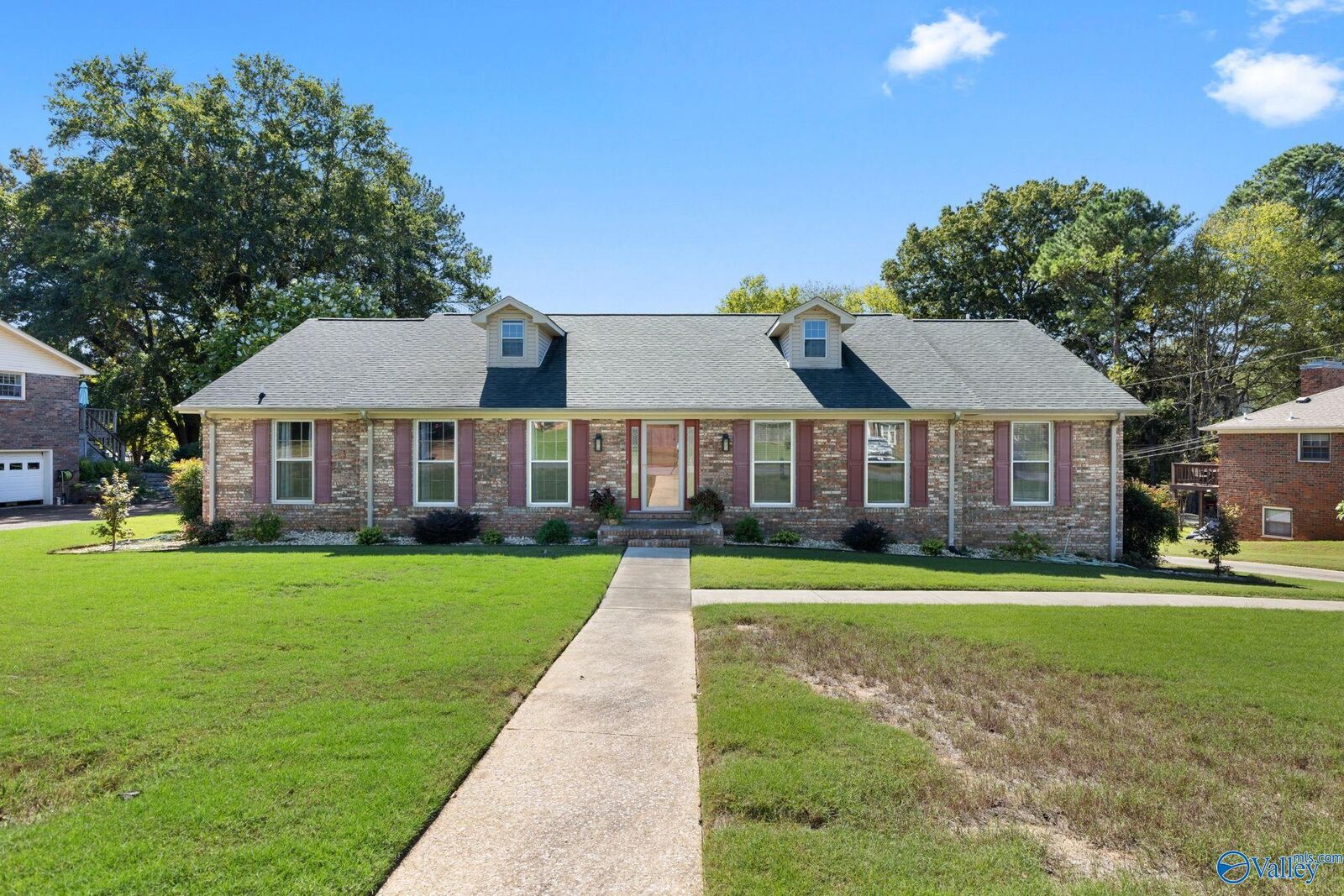 Property Photo:  430 Nottingham Road  AL 35633 