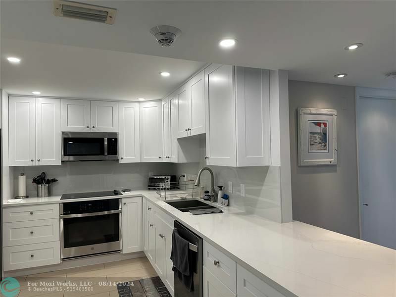 Property Photo:  4900 N Ocean Blvd 504  FL 33308 