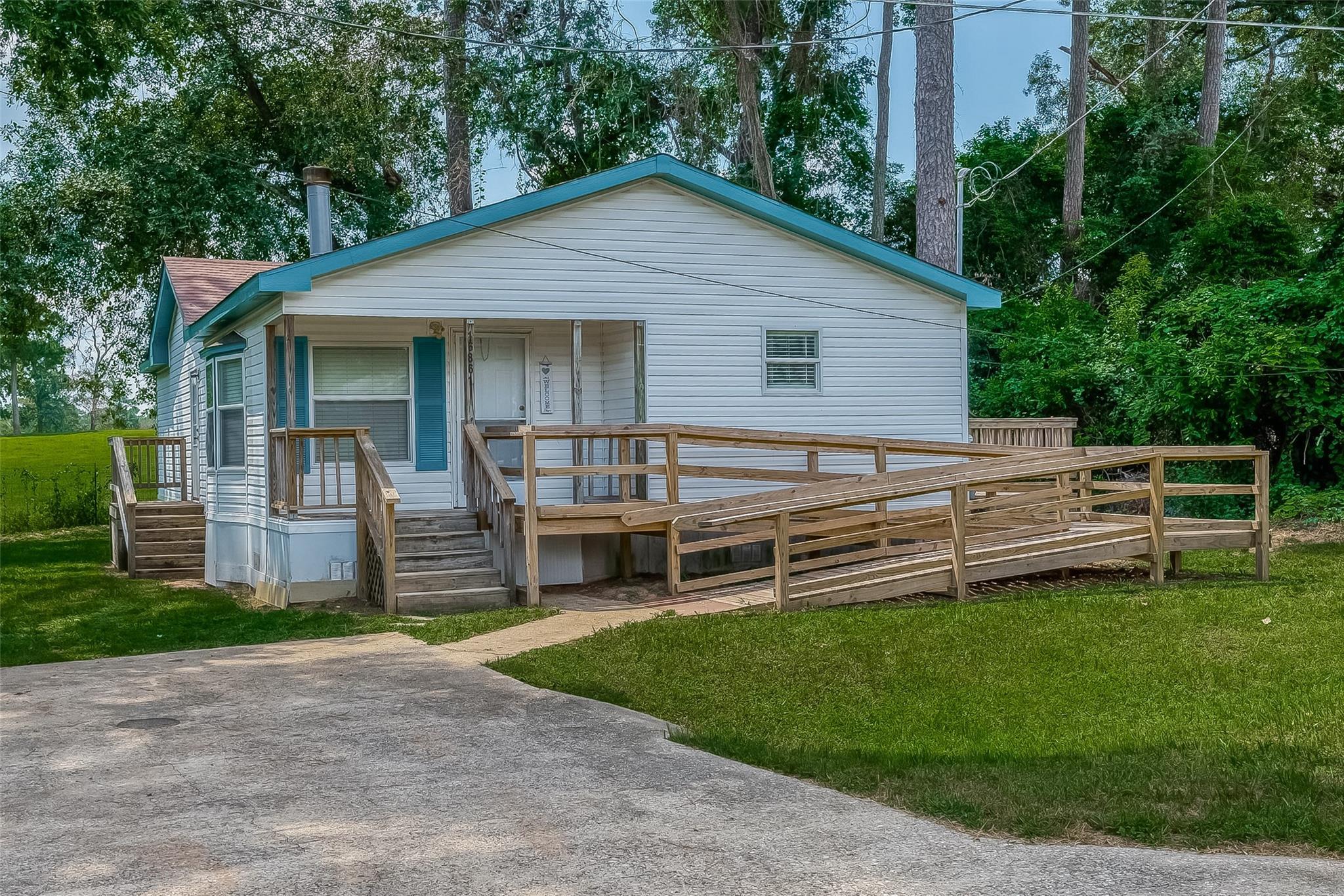 Property Photo: 16861 W Lynbrook TX 77316
