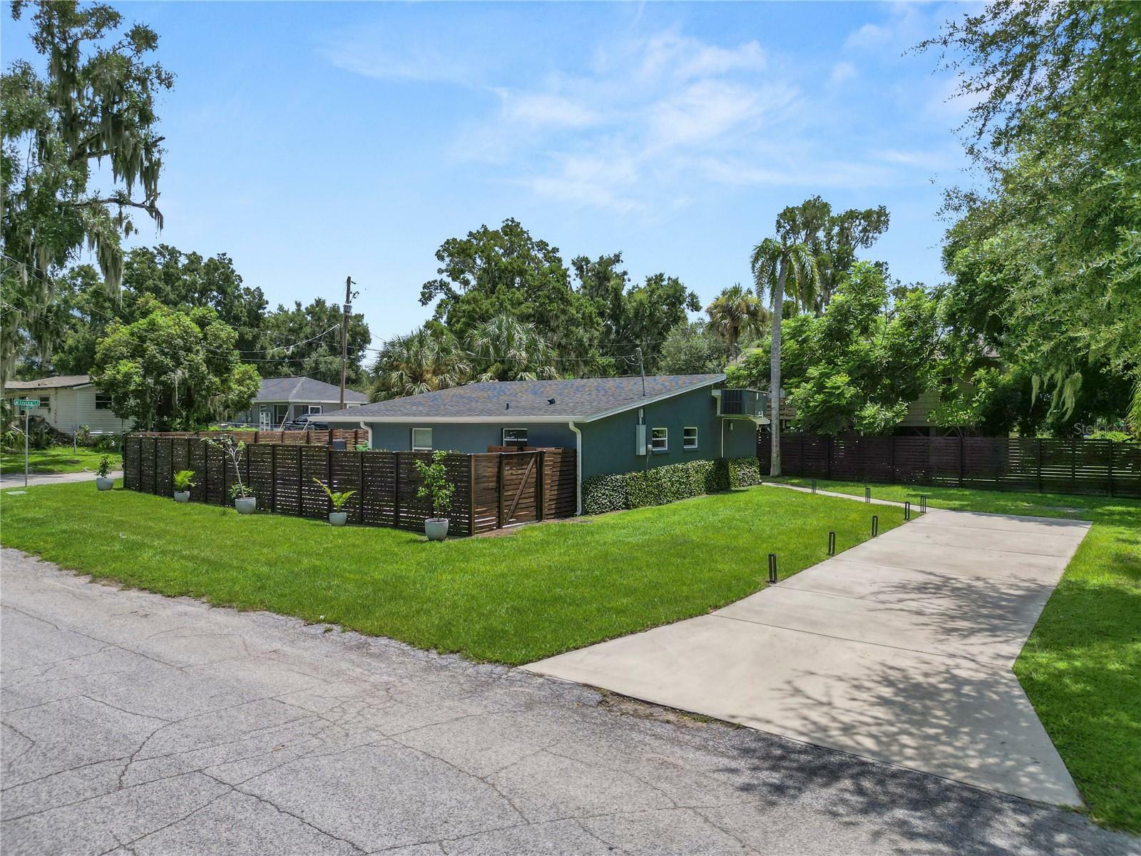 Property Photo: 1005 S Irving Avenue FL 33830