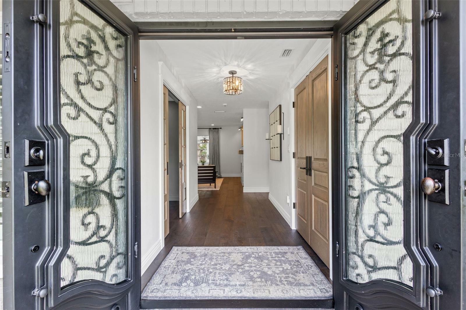 Property Photo: 1500 Alhambra Way S FL 33705