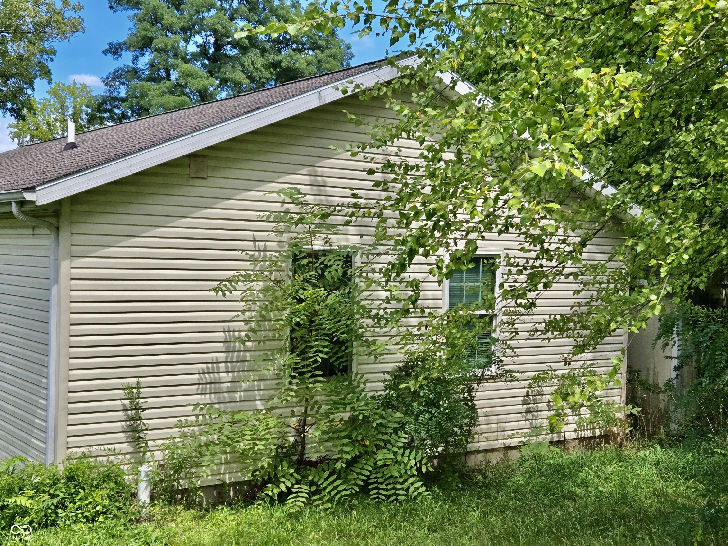 Property Photo:  1707 Woodward Avenue  IN 47362 