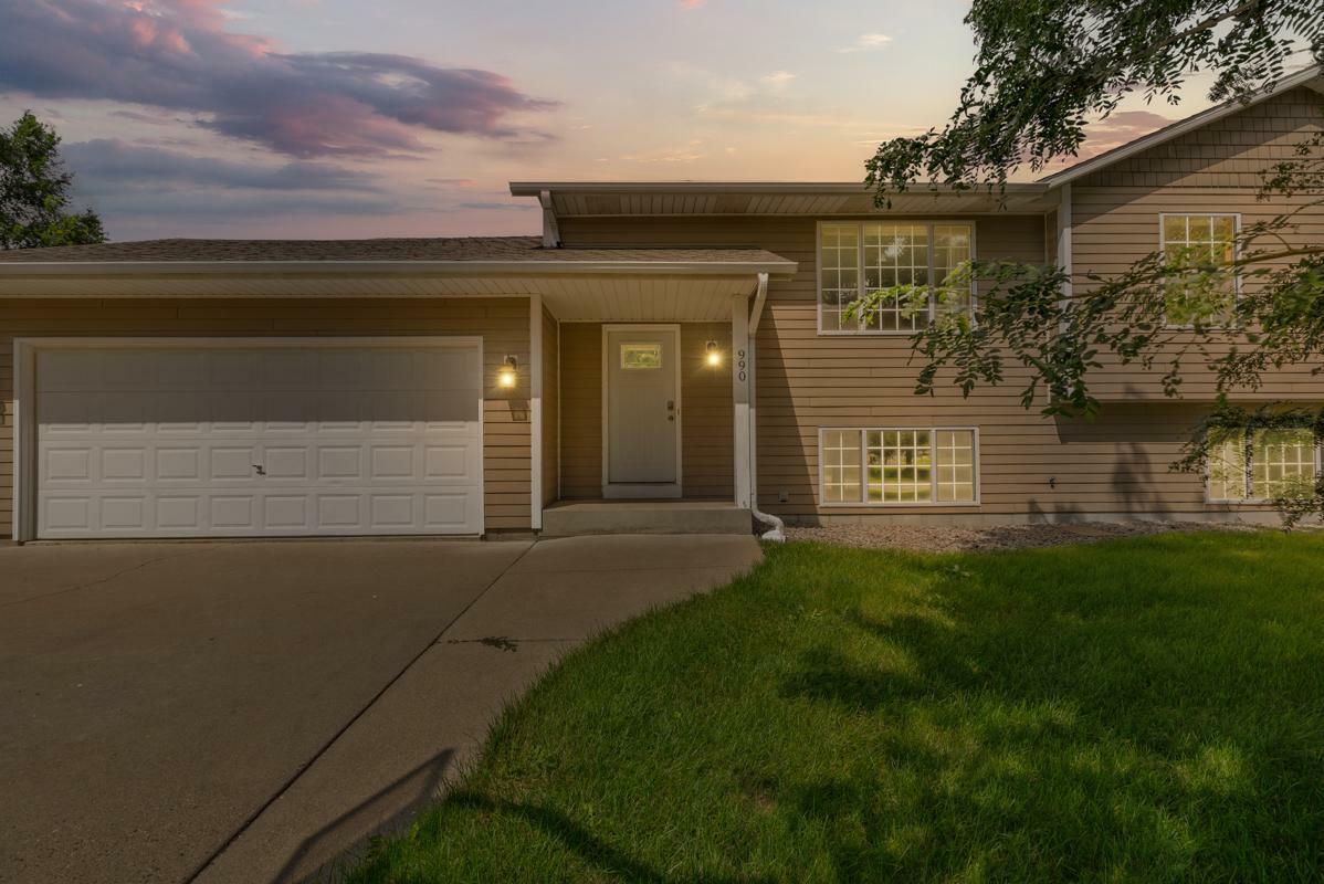 Property Photo: 990 Lacy Court MN 56011