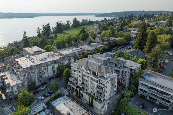 Property Photo:  220 1st Street 209  WA 98033 
