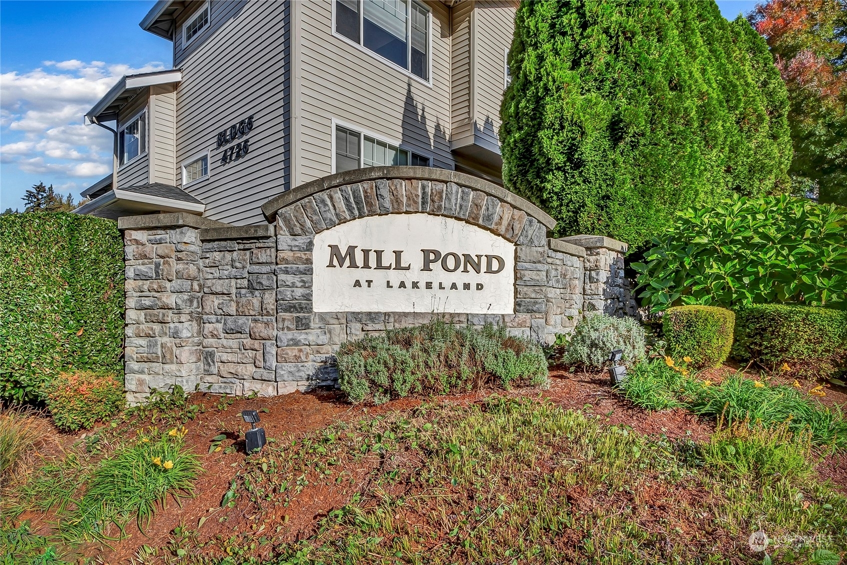 Property Photo:  4712 Mill Pond Drive SE 1101  WA 98092 