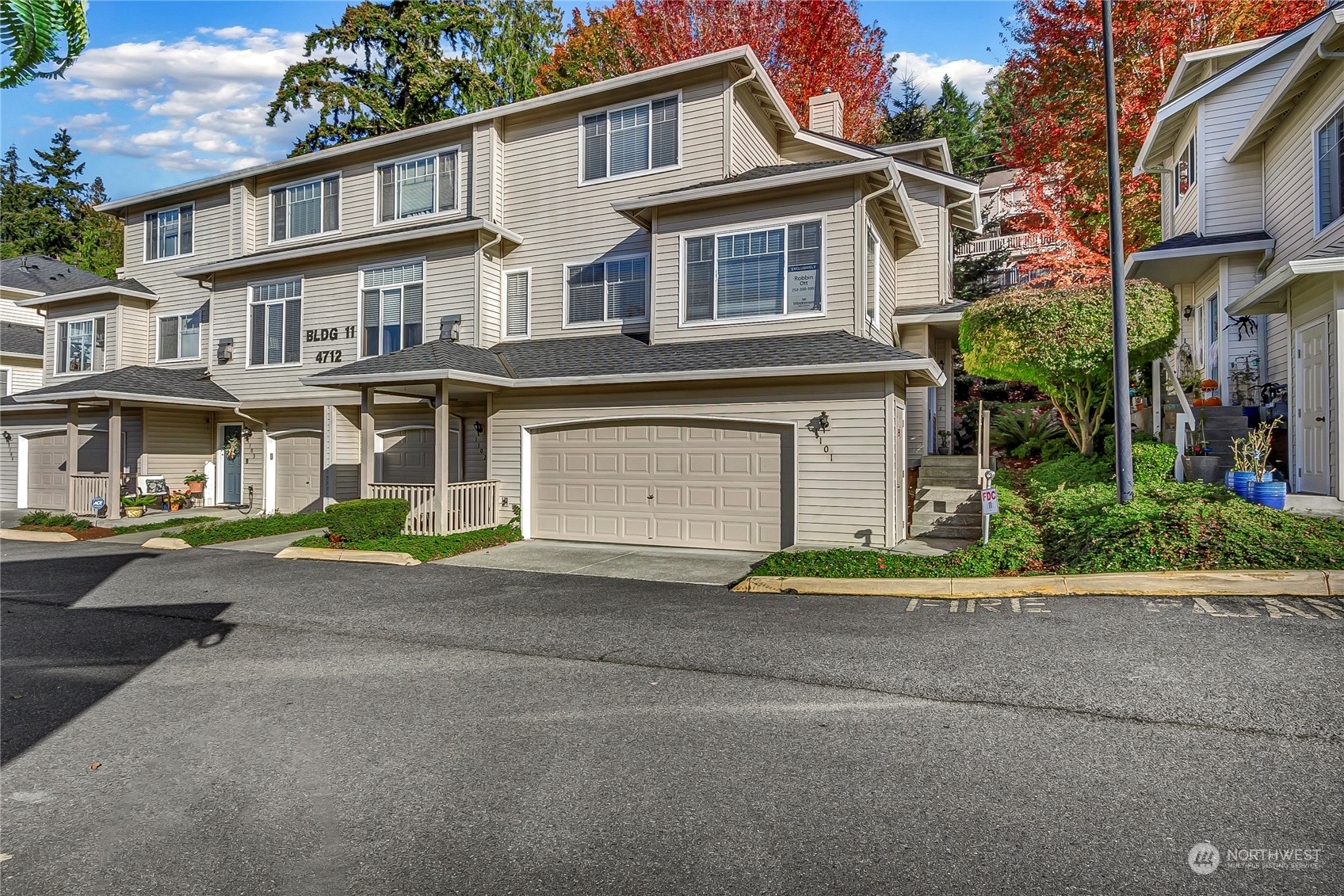 Property Photo:  4712  Mill Pond Drive SE 1101  WA 98092 