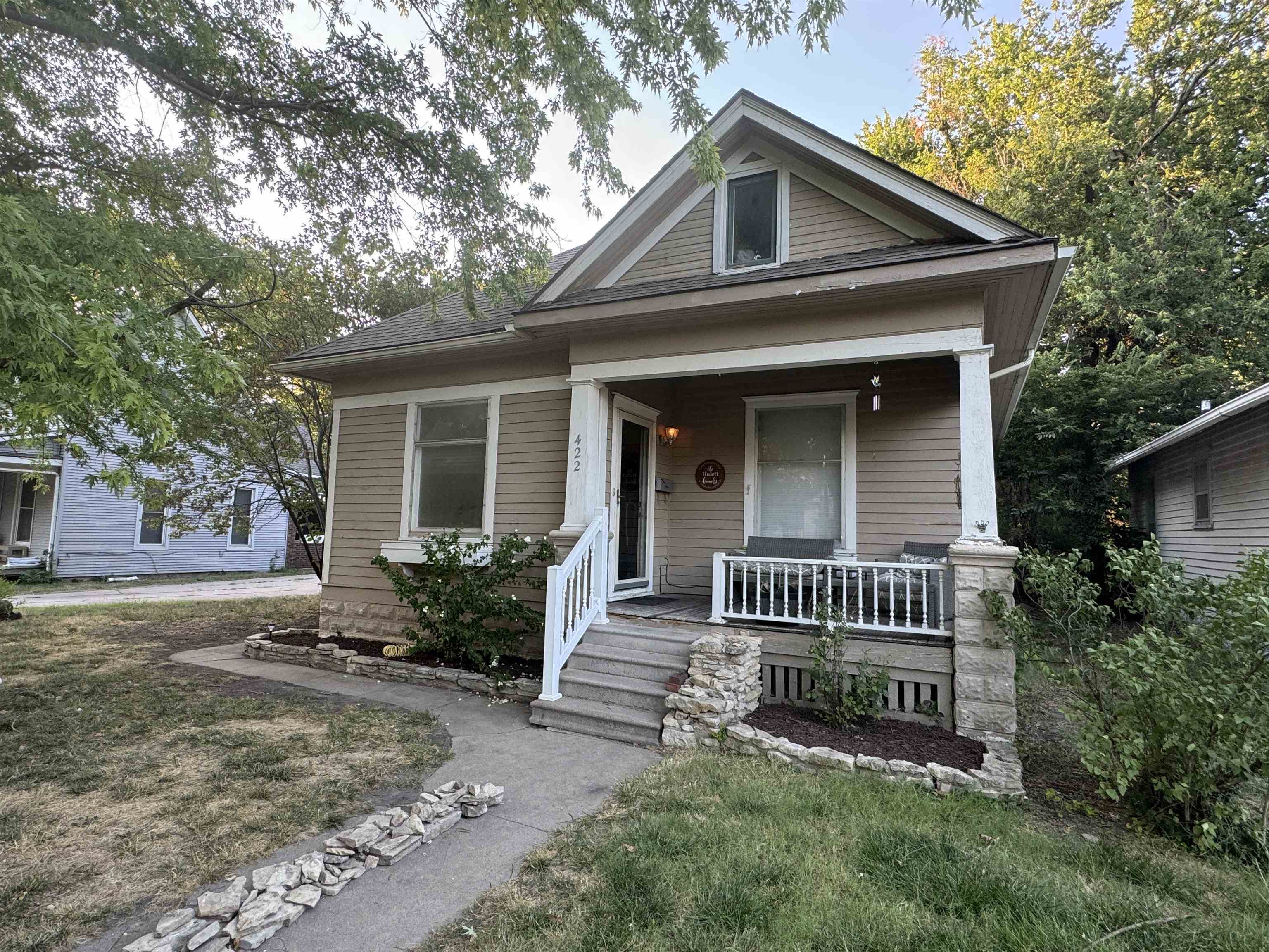 Property Photo:  422 E 8th St  KS 67114 