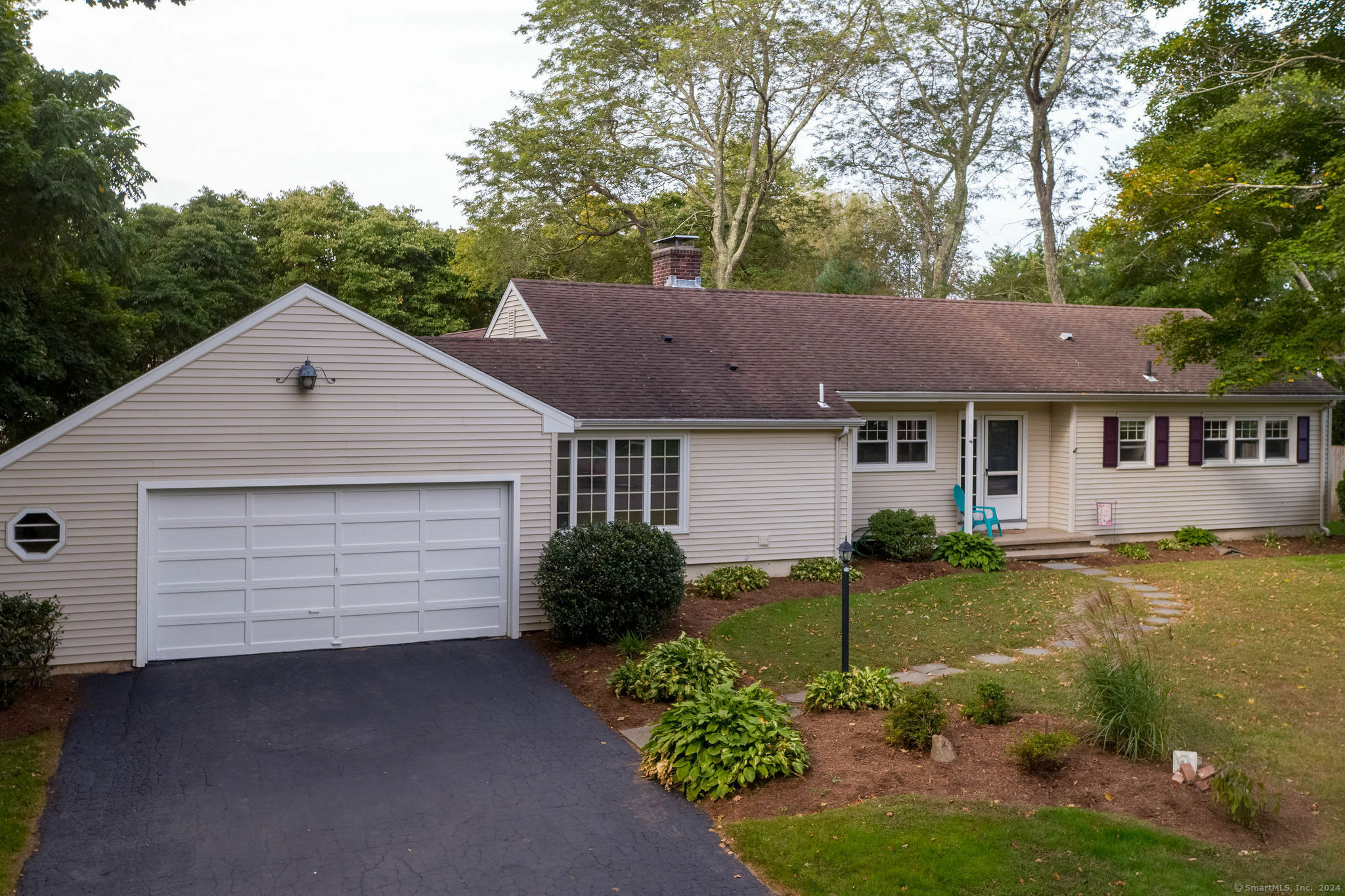 Property Photo:  44 Shorelands Drive  CT 06443 