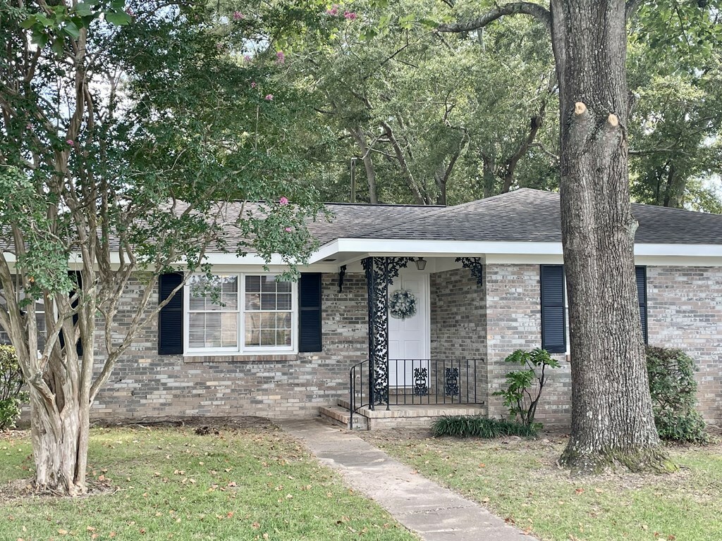 Property Photo:  1336 E Selma Street  AL 36301 