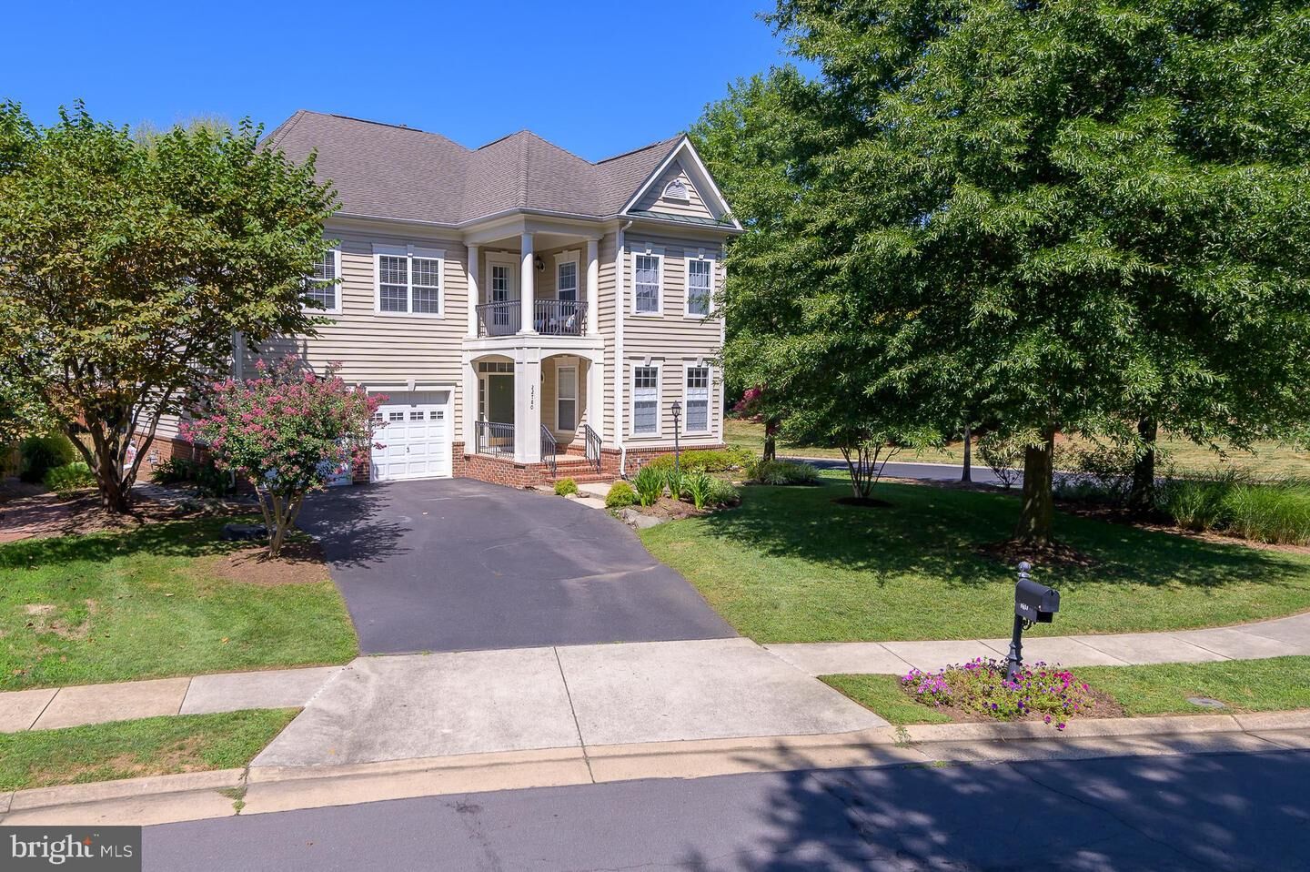 Property Photo: 22780 Highcrest Circle VA 20148