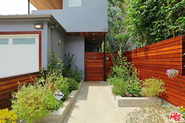 Property Photo:  415 Hollister Ave  CA 90405 