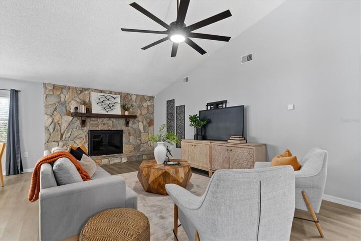 Property Photo:  7624 Summertree Lane  FL 34653 