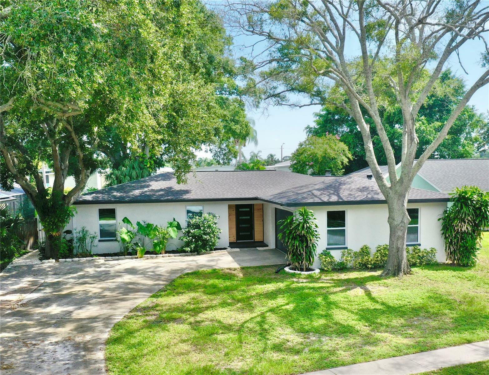 Property Photo:  1501 Coachlight Way  FL 34698 