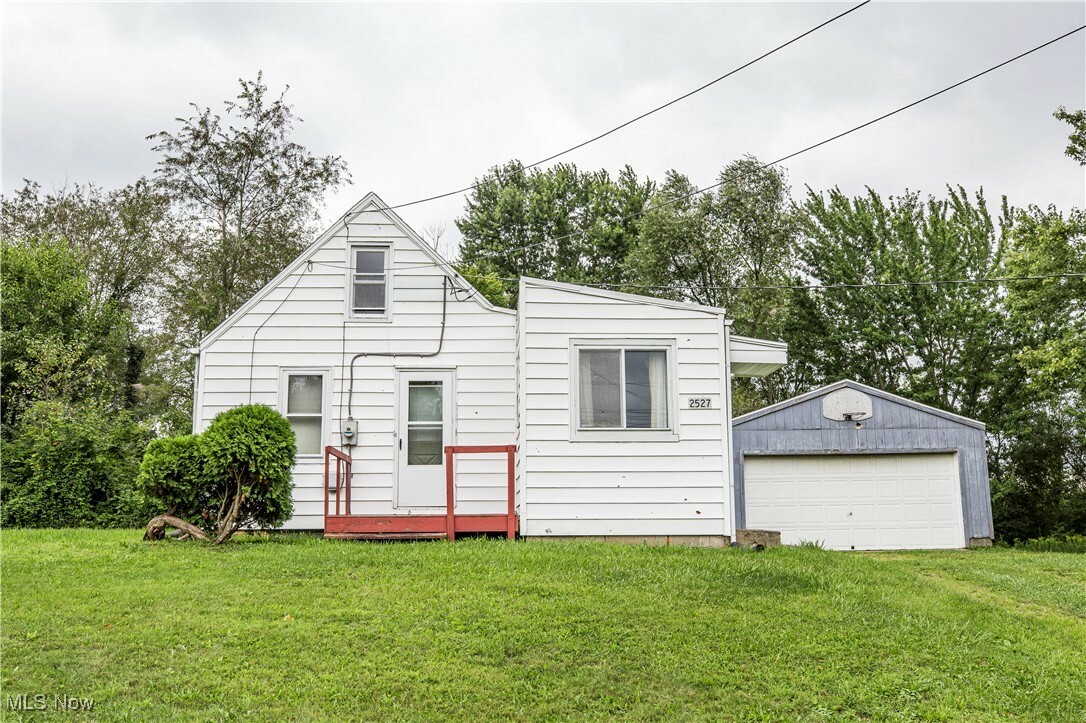 Property Photo:  2527 Miday Avenue NE  OH 44730 