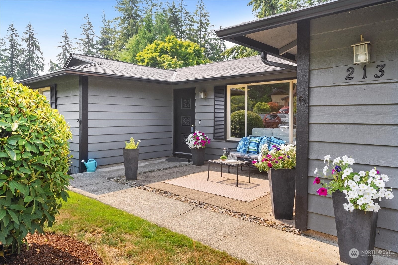 Property Photo:  213 Elma Place SE  WA 98059 