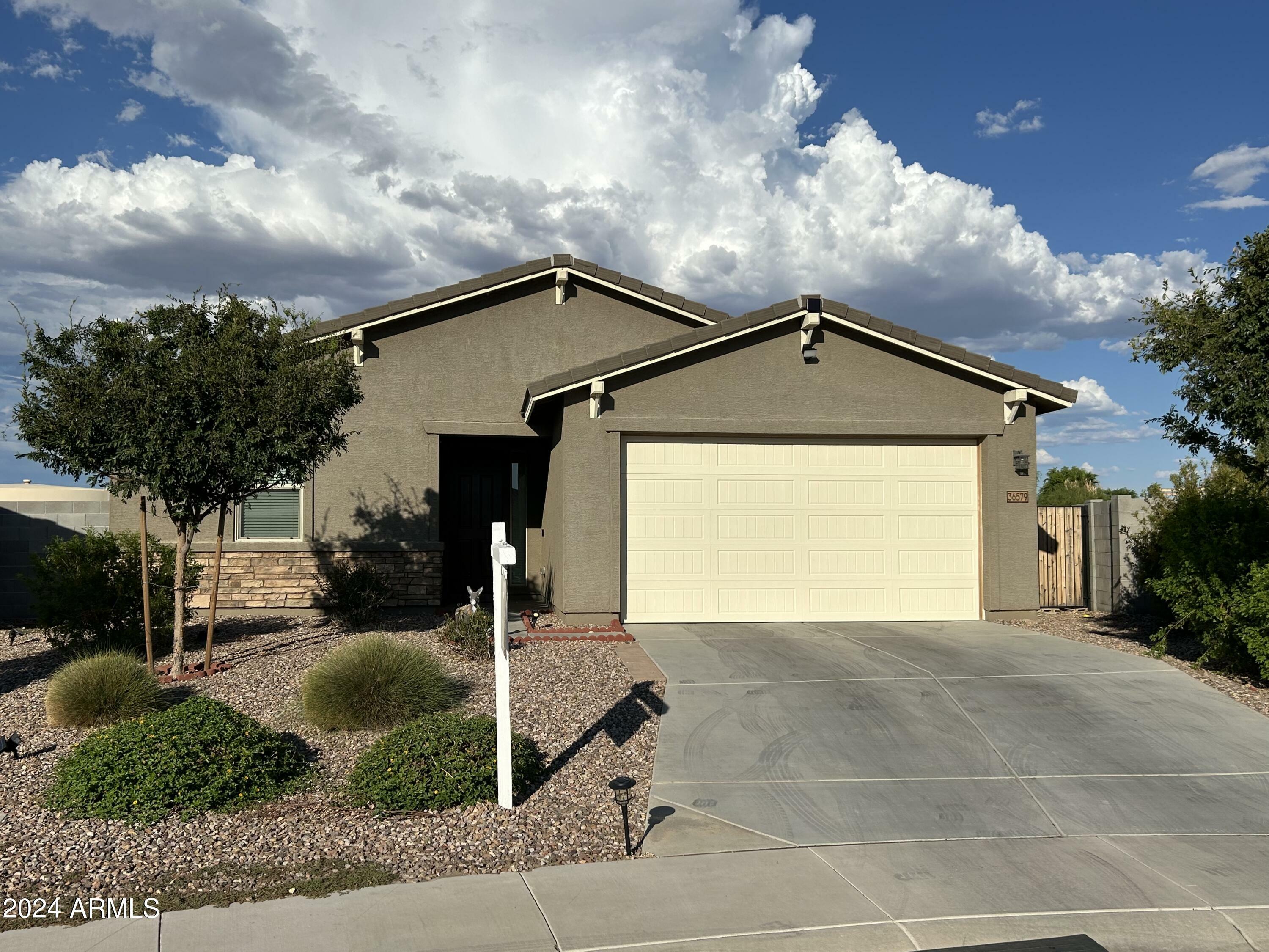 Property Photo:  36579 N Takota Trail  AZ 85140 