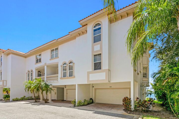 Property Photo:  1340 Bayshore Boulevard 101  FL 34698 