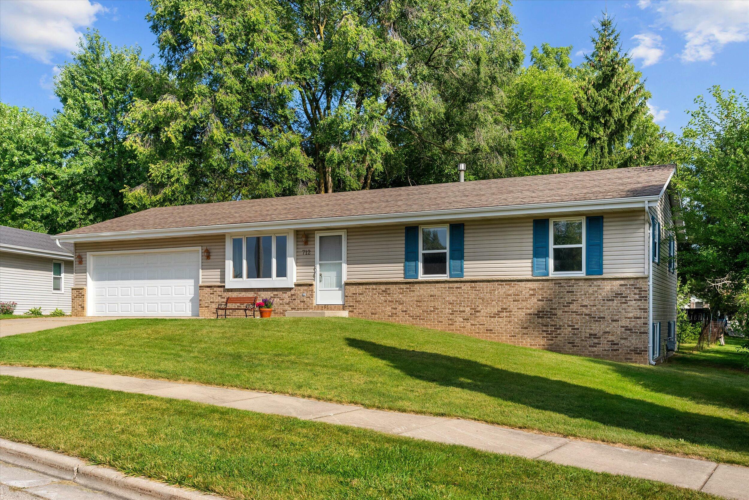 Property Photo:  712 Harrison Ct  WI 53090 