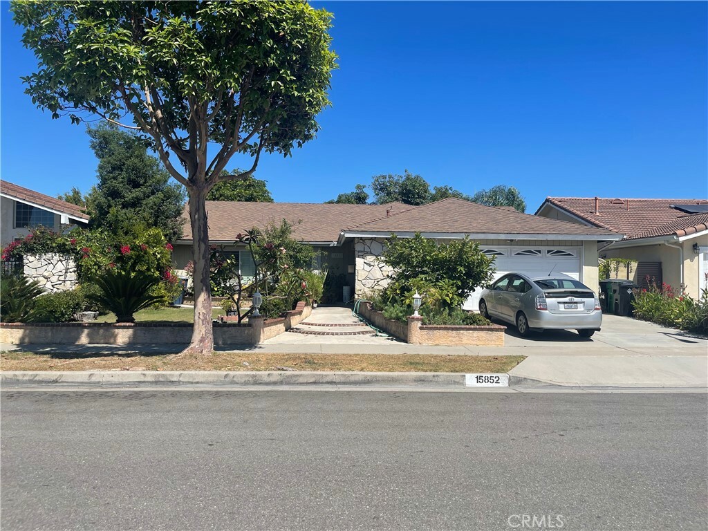 Property Photo:  15852 Redlands Avenue  CA 92683 