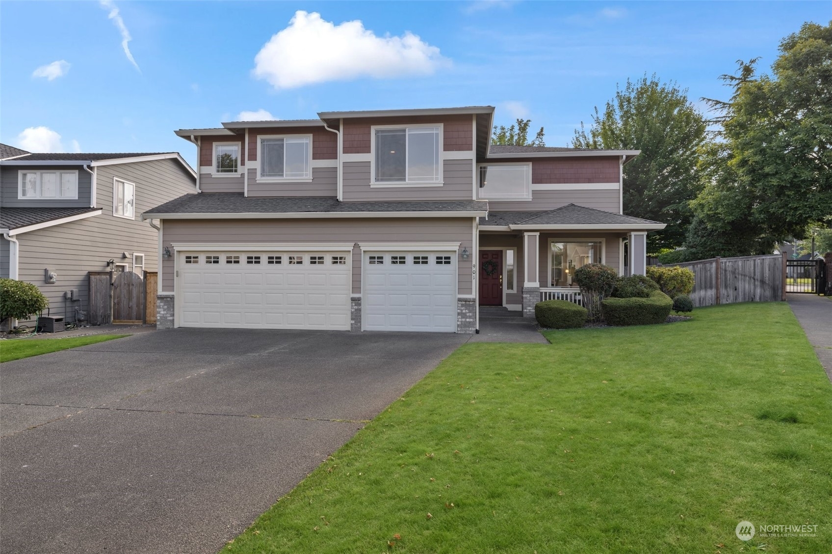 Property Photo:  901 N Laurel Lane  WA 98406 