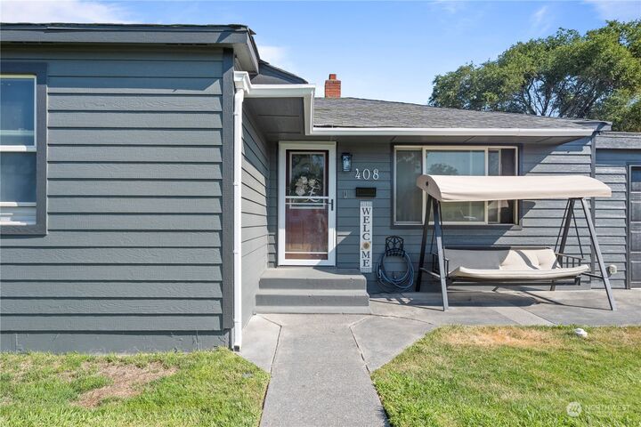 Property Photo: 408 W Loop Drive WA 98837