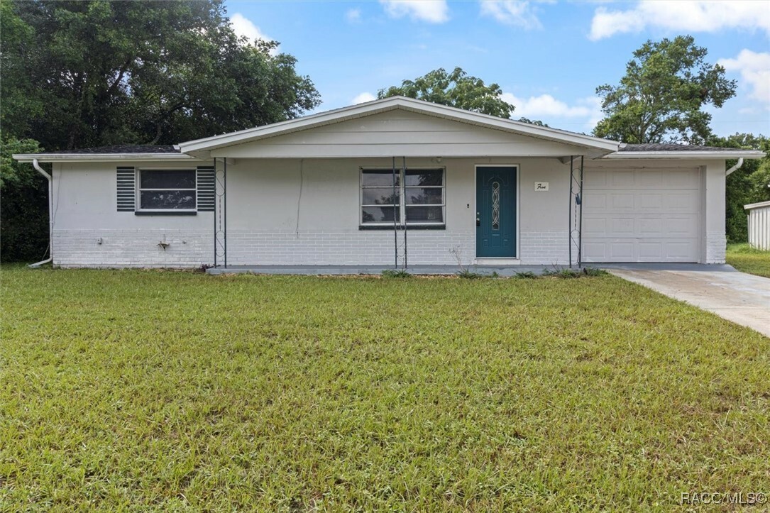 Property Photo:  5 S Jackson Street  FL 34465 