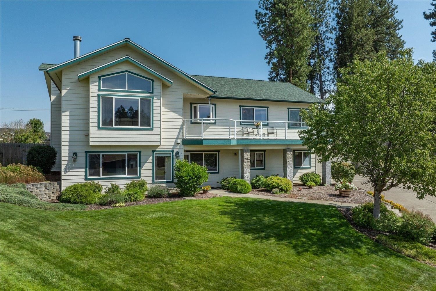 Property Photo:  518 E Piper Glen Ct  WA 99005 