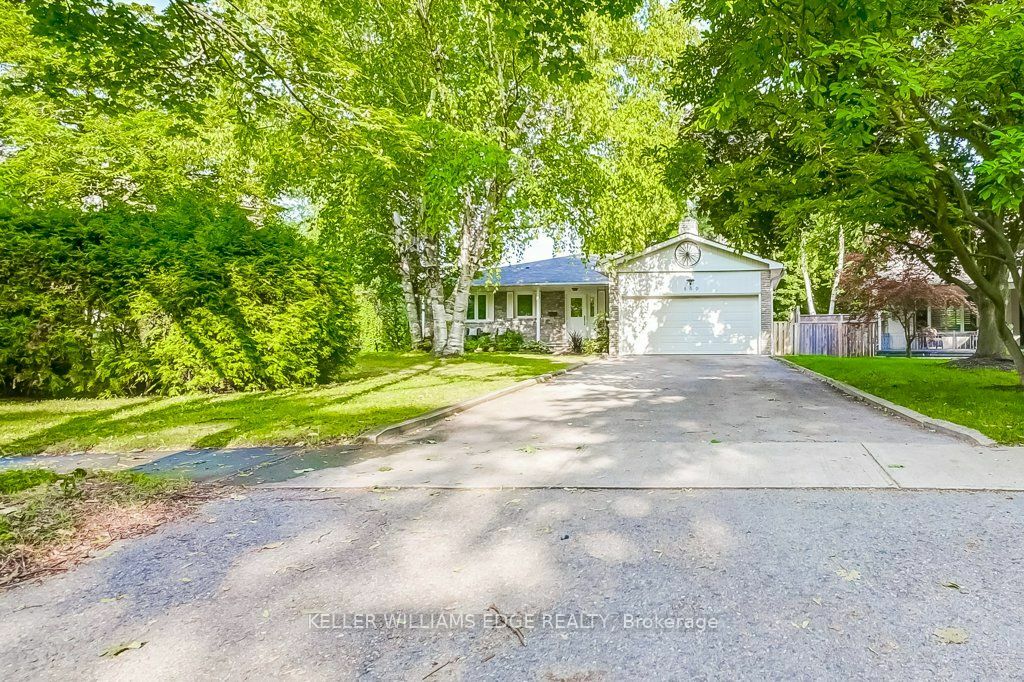 Property Photo:  869 Fletcher Valley Cres  ON L5J 2X6 