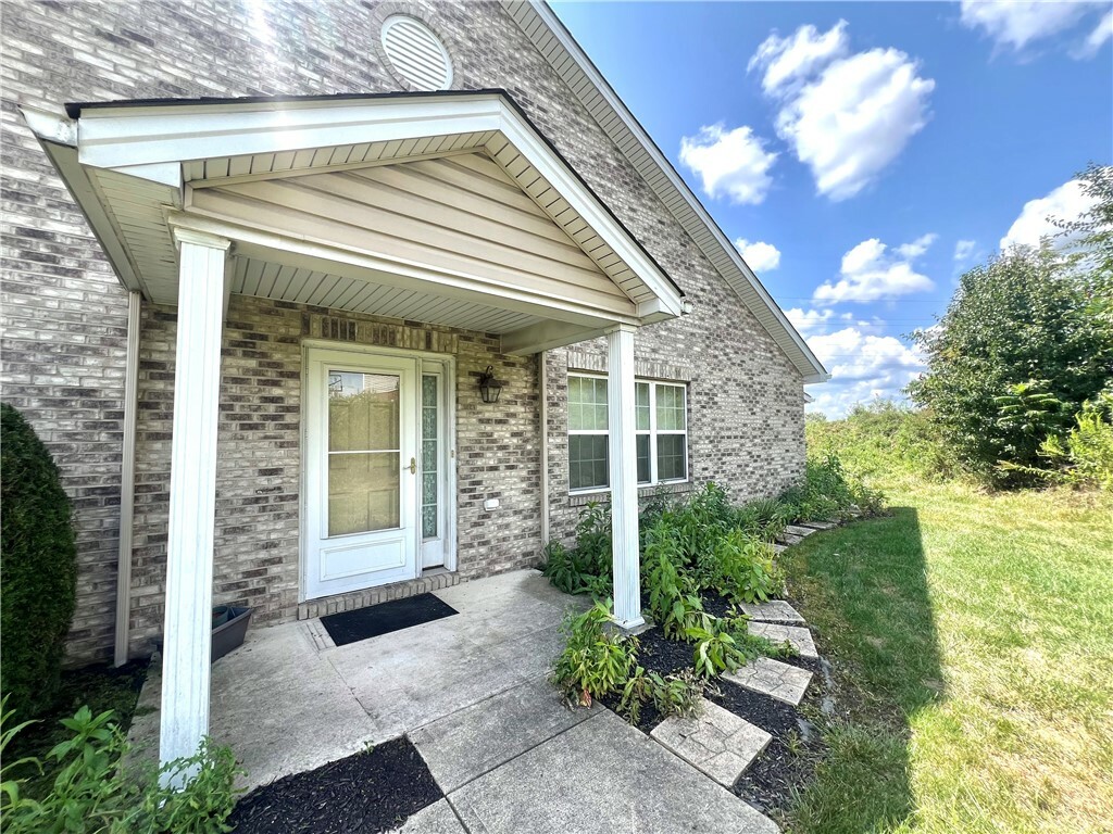 Property Photo:  2304 Wheatland Circle  PA 15626 