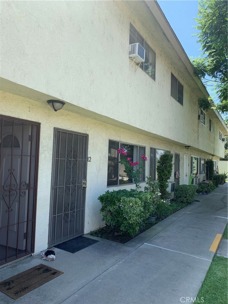 Property Photo:  5593 Pioneer Boulevard 12  CA 90601 